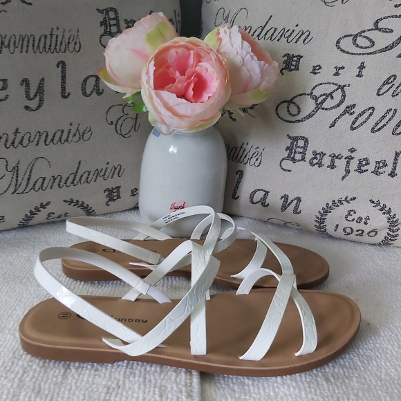 CL by Laundry white strappy sandals white flats Chinese Laundry y2k - Picture 2 of 13